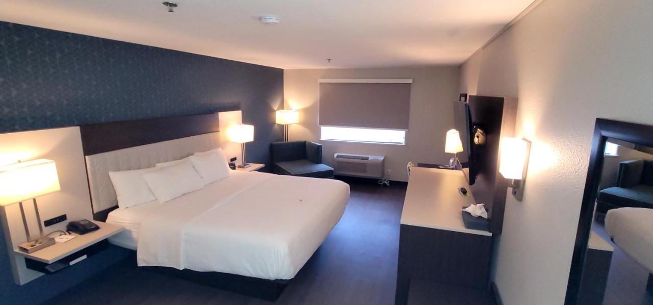 La Quinta By Wyndham Santa Rosa Hotel Екстериор снимка