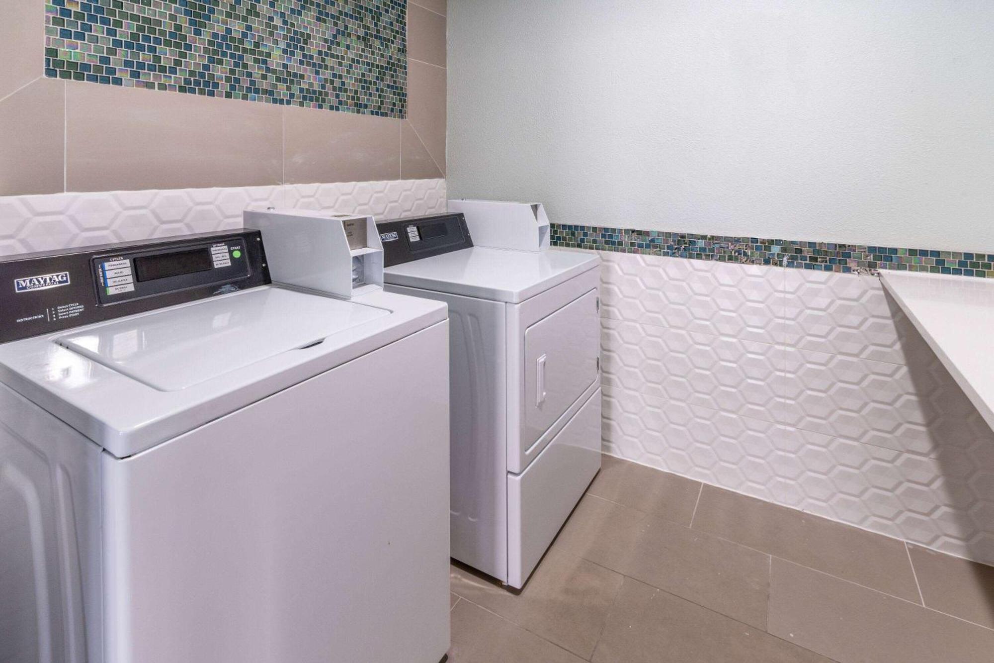 La Quinta By Wyndham Santa Rosa Hotel Екстериор снимка